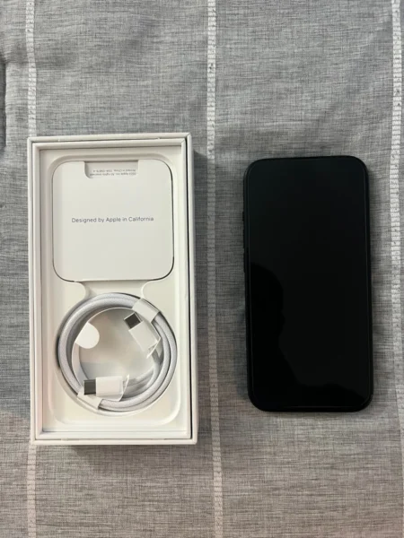 Apple iPhone 15 128 GB in Black