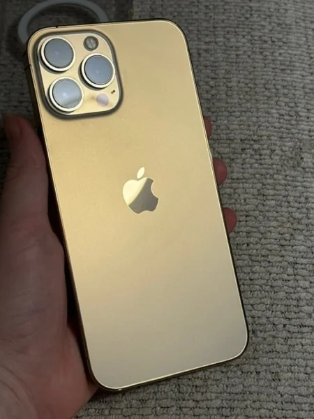 Iphone 13 pro max Gold 256 GB phone unlocked I DON'T ACCEPT OFFERS!